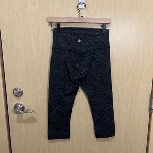 Lululemon Align Crop *19" Lacescape Dark Cast Black